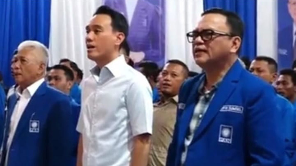 Foto : dari kiri Iskandar SE ( anggota DPR RI asal dapil 2 Sumsel) tengah H Muchendi ( Bupati OKI)dan ketua DPW Pan Sum Sel H Joncik Muhammad.