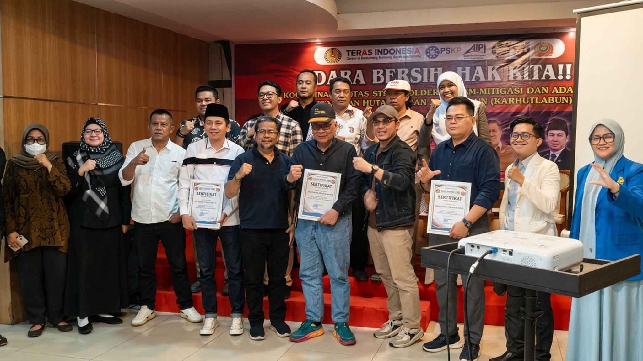 Dinas Kehutanan Sumsel, Ketua FOKAL IMM Sumsel Ruspanda Karibullah, Ketua DKR Sumsel Anwar Sadat, Direktur Eksekutif Teras Indonesia M. Haekal Al Haffafah, Ketua AIPI Sumsel Dr. (c) Ade Indra Chaniago, pakar lingkungan Dr. Ir. H. M. Najib Asmani, Hadi Jatmiko dari Lingkar Hijau Indonesia, Dr. dr. Rizma Adlia Syakurah, serta perwakilan media, konten kreator, dan mahasiswa.